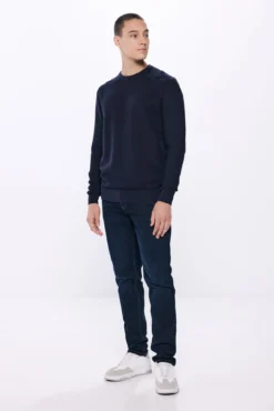 Jeans slim fit azul muy oscuro