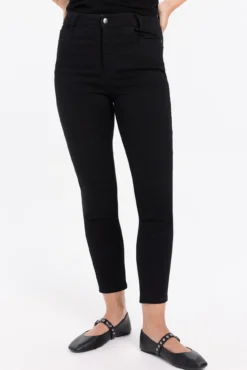 Jeans slim tiro medio