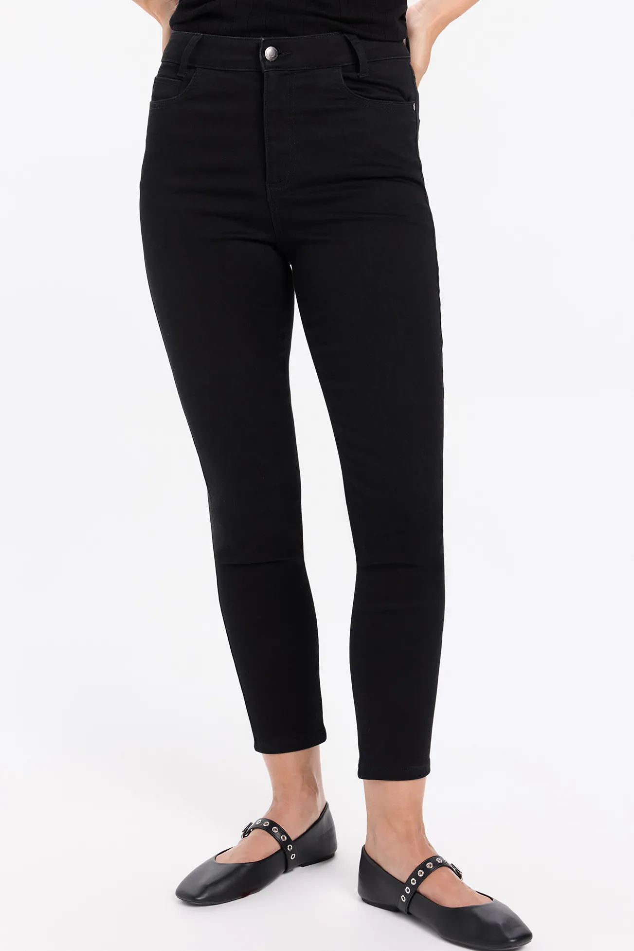 Jeans slim tiro medio