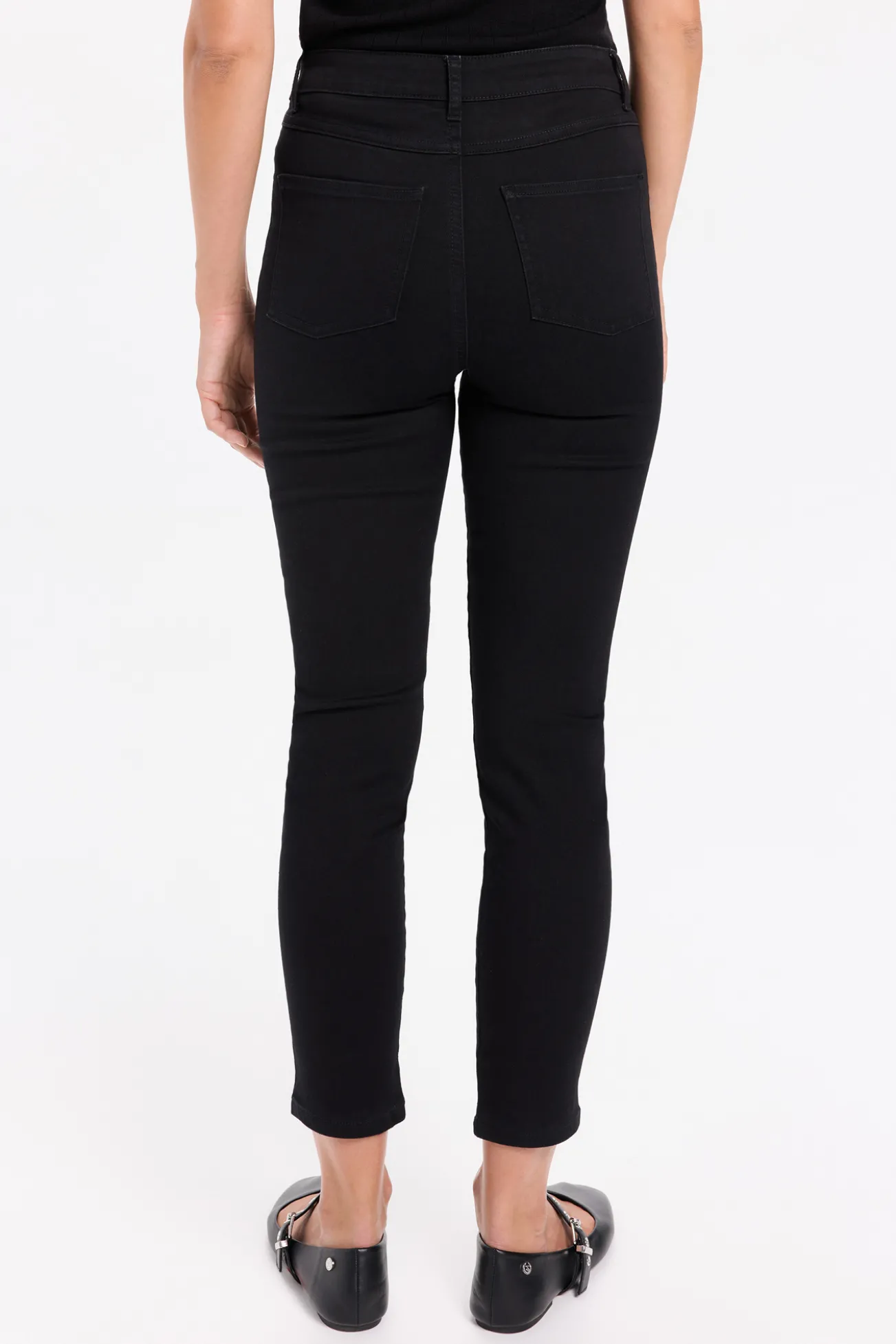Jeans slim tiro medio