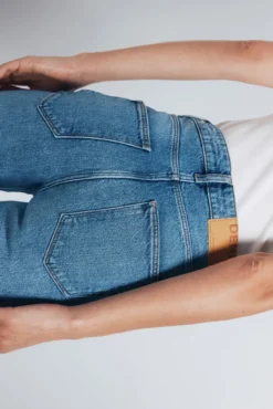 Jeans straight tachas