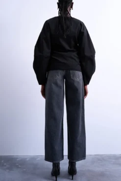 Jeans wide fit de tiro bajo con cinturón trasero