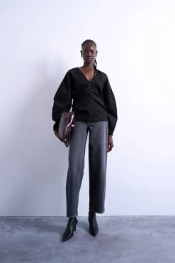 Jeans wide fit de tiro bajo con cinturón trasero