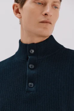 Jersey algodón estructura cuello alto con botones