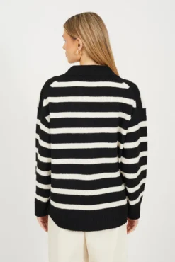 Jersey a rayas con cuello pico