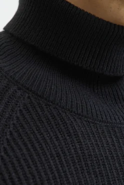 Jersey básico cuello vuelto