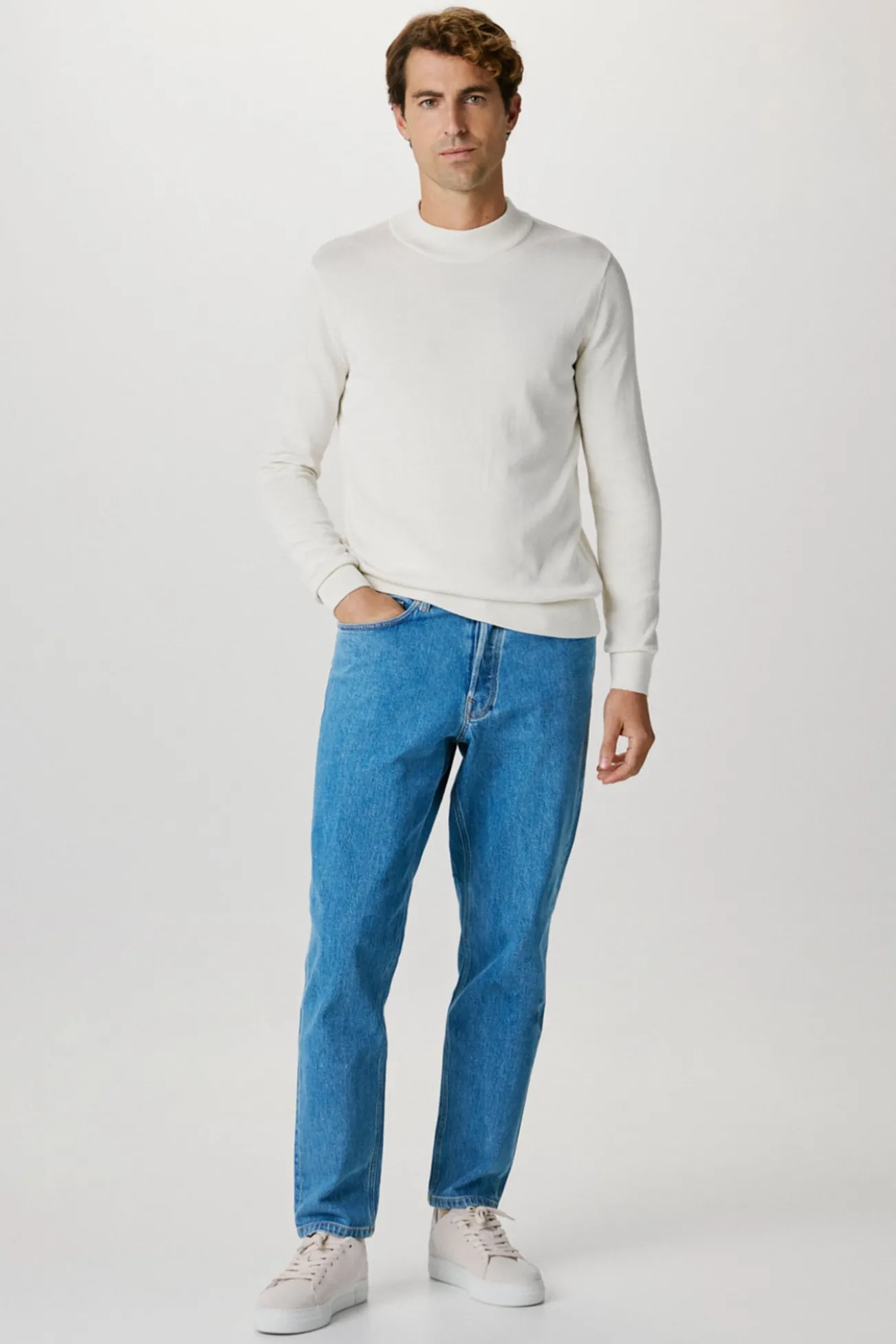 Jersey con cuello mock confeccionado con algodón orgánico. Regular Fit.