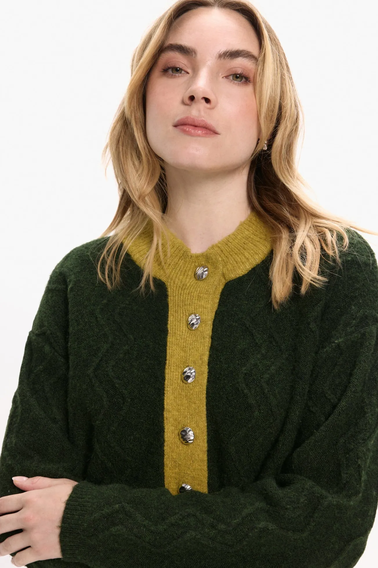 Jersey de lana con botones en el cuello