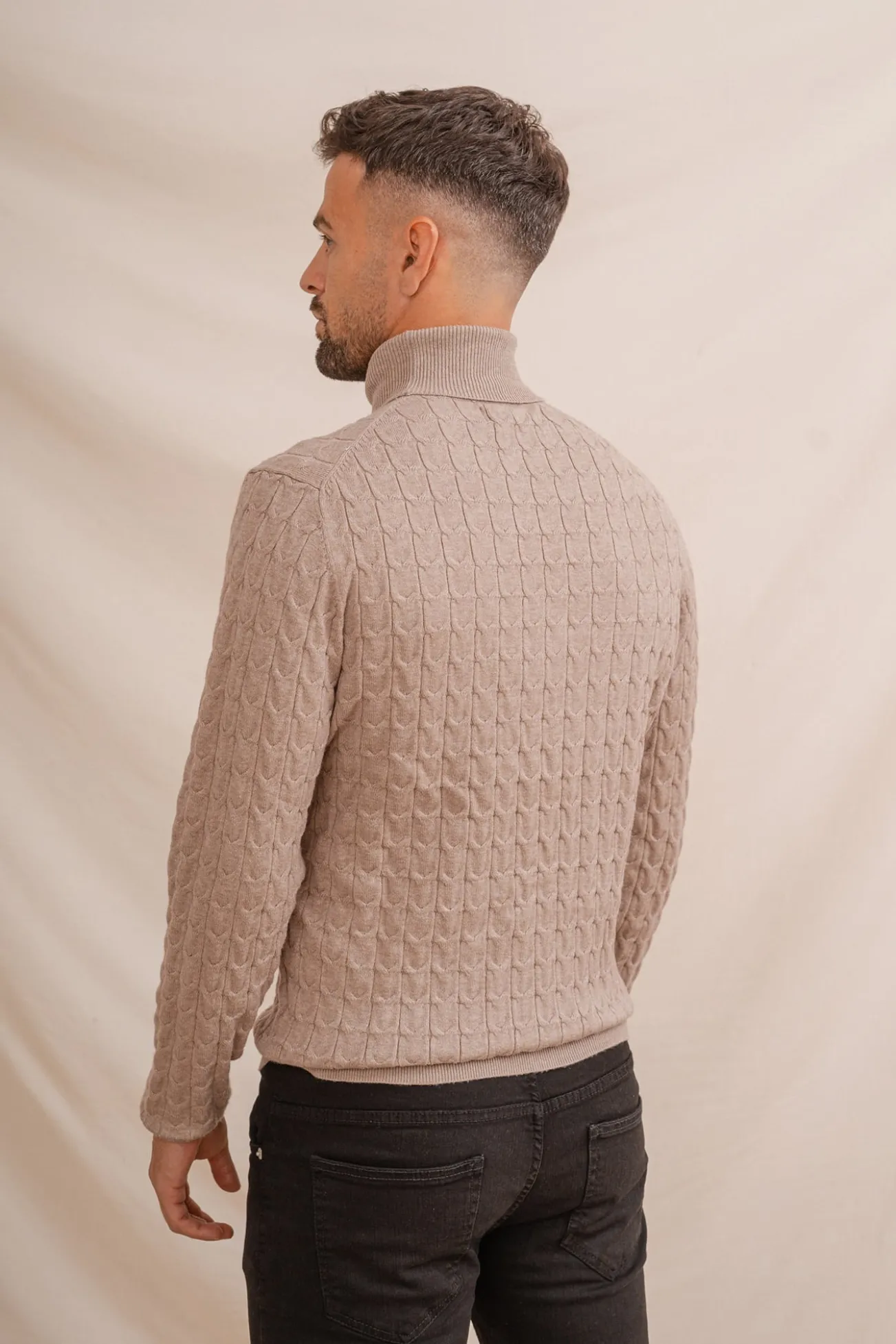 Jersey Nudos Cuello Vuelto