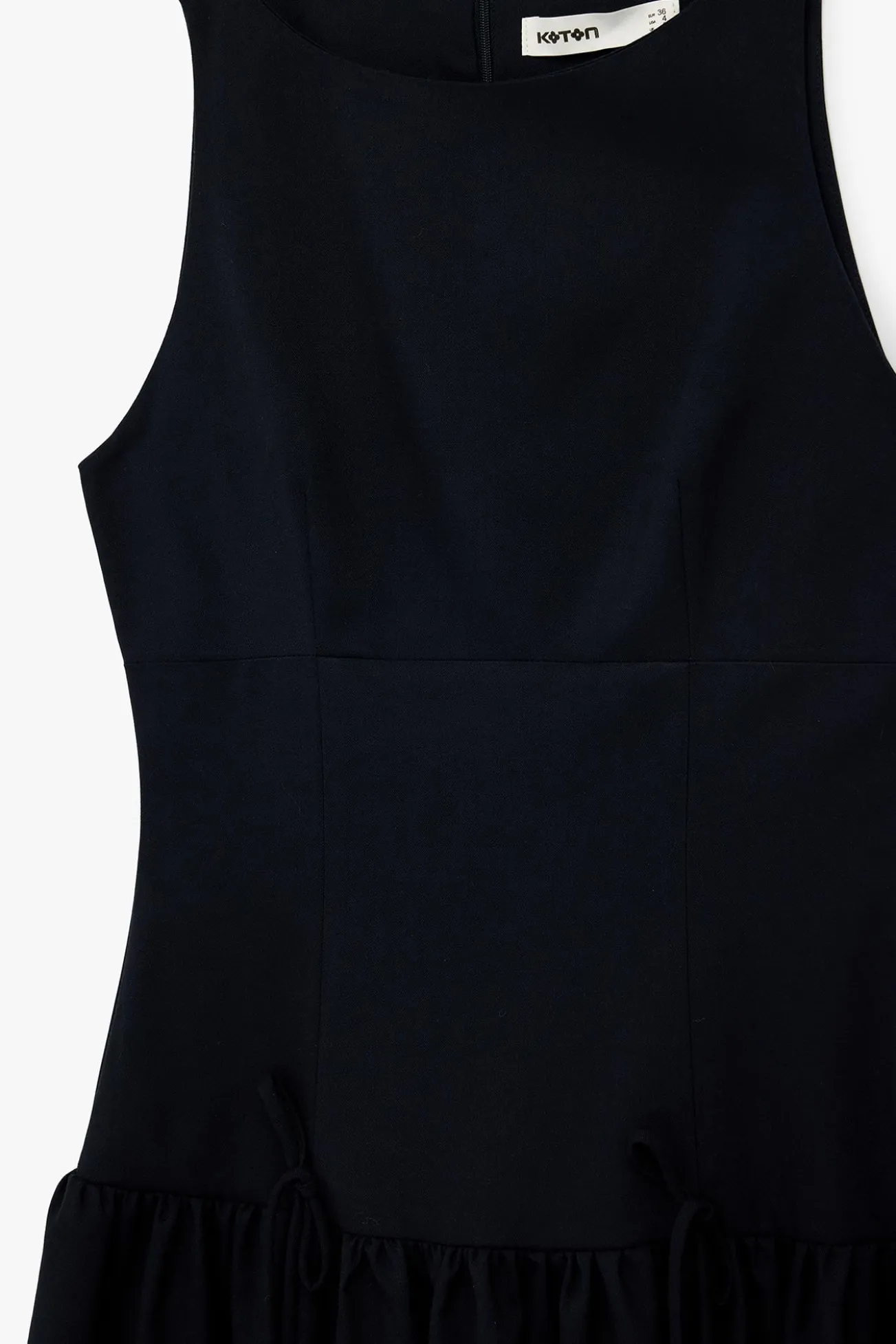 Minivestido con volantes