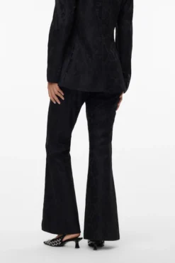 Pantalón acampanado efecto encaje