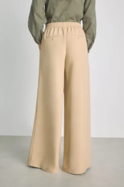 Pantalón ancho