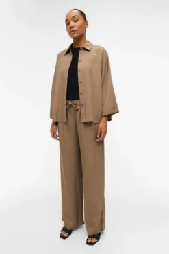 Pantalón ancho