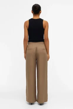 Pantalón ancho