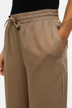 Pantalón ancho