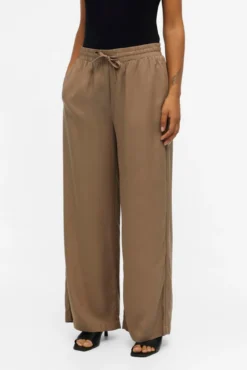 Pantalón ancho