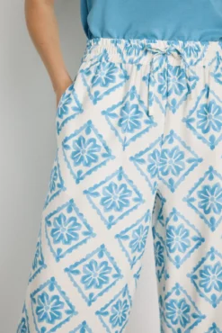 Pantalón ancho