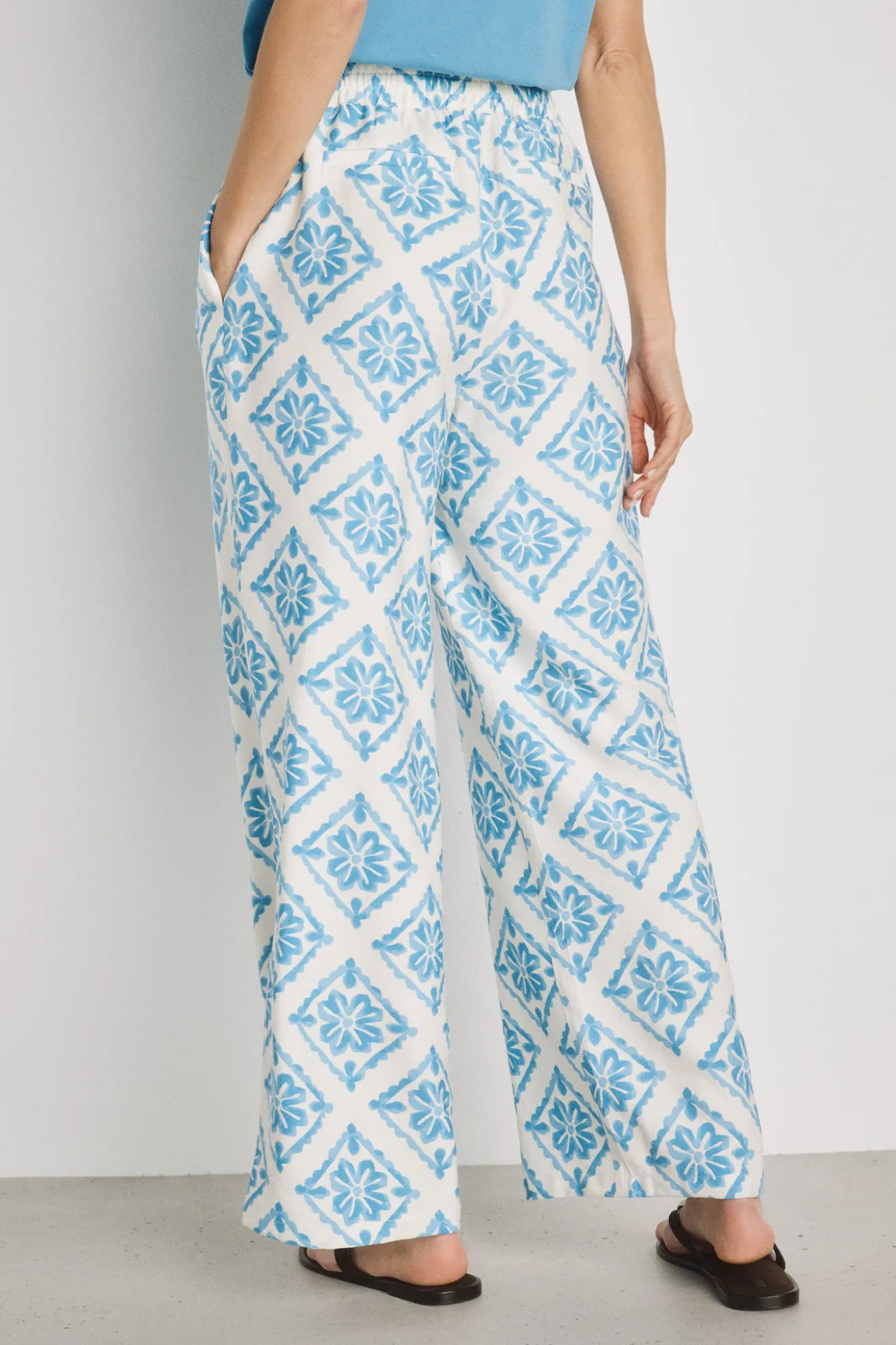 Pantalón ancho
