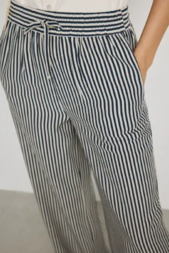 Pantalón ancho