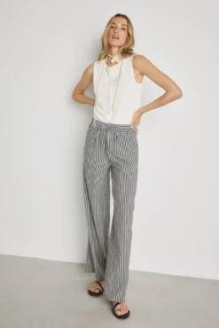 Pantalón ancho