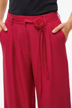 Pantalón ancho de vestir con cinturón flor