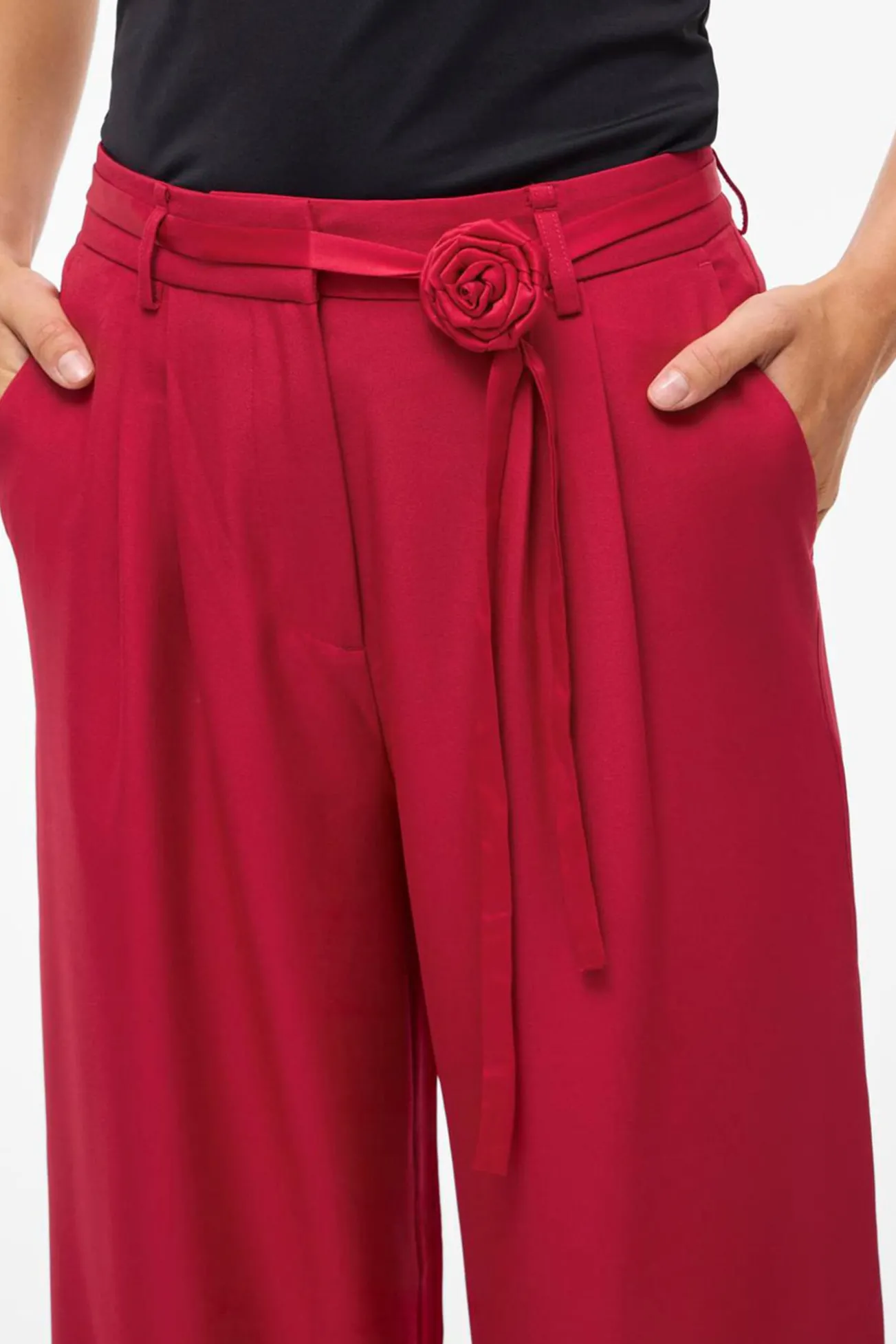 Pantalón ancho de vestir con cinturón flor