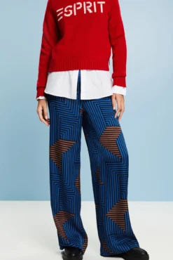 Pantalón ancho y fluido con estampado geométrico