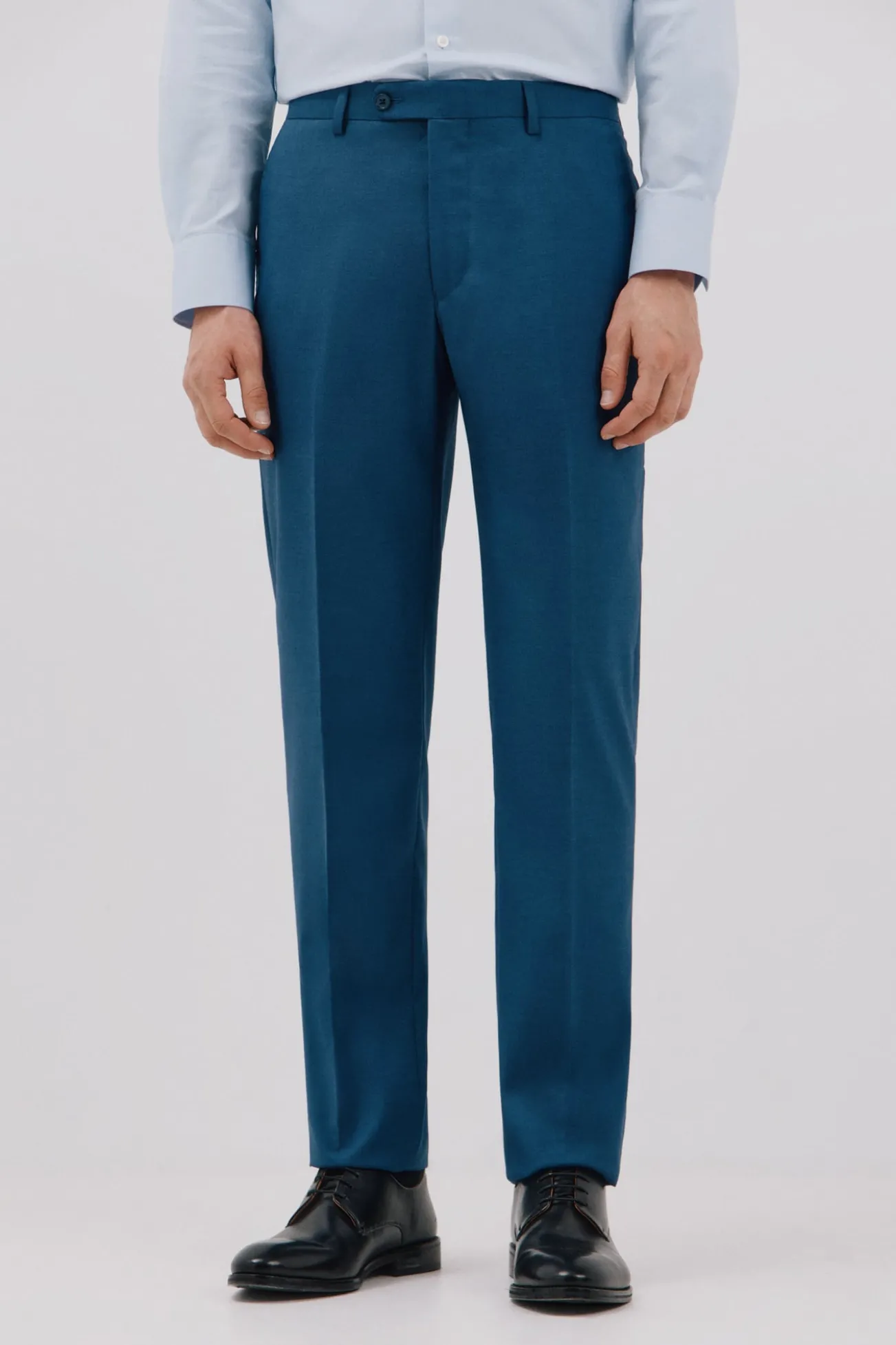 Pantalón azul slim fit