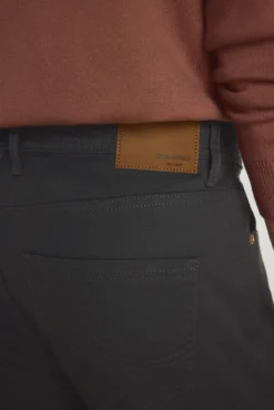 Pantalón 5 bolsillos color