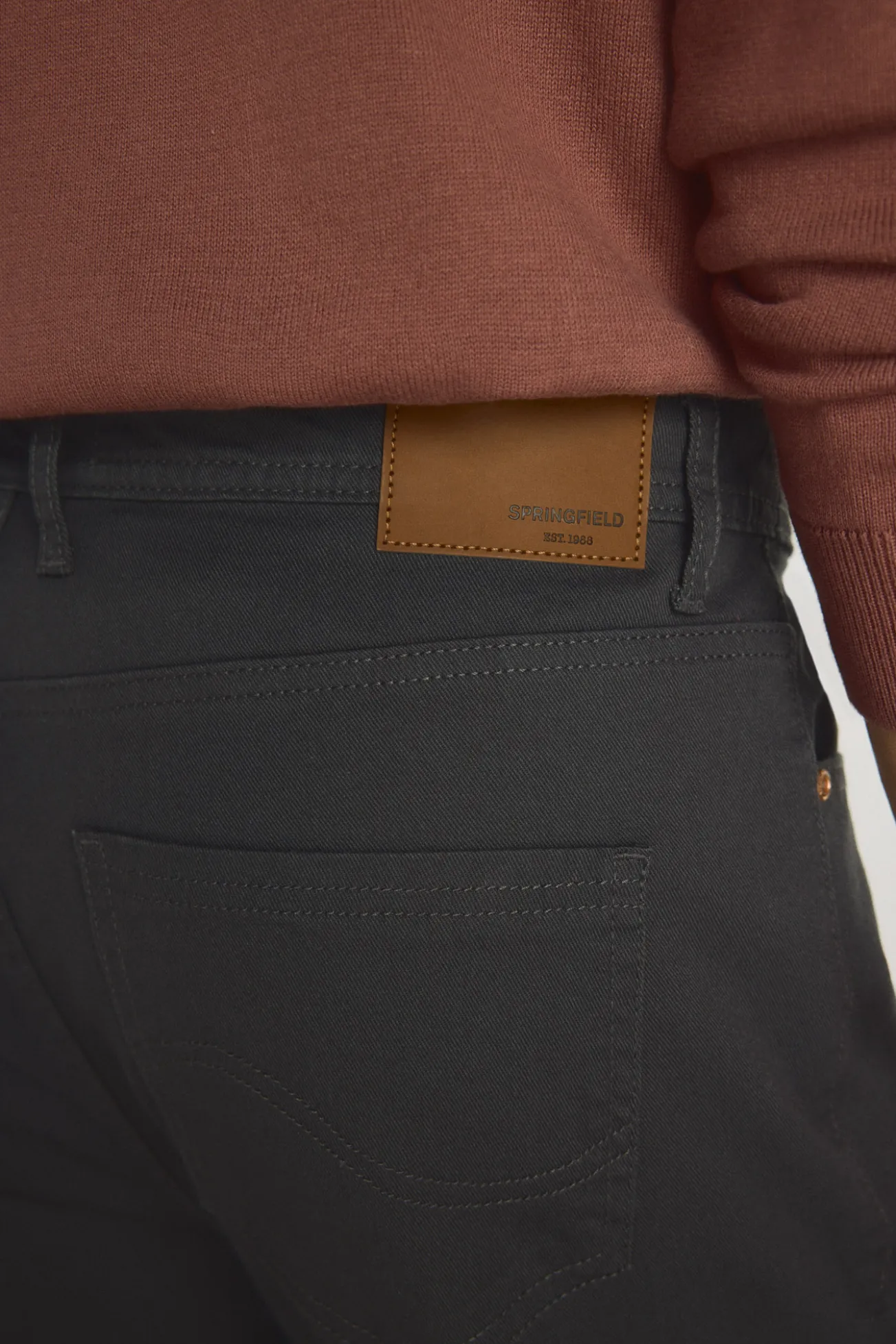 Pantalón 5 bolsillos color