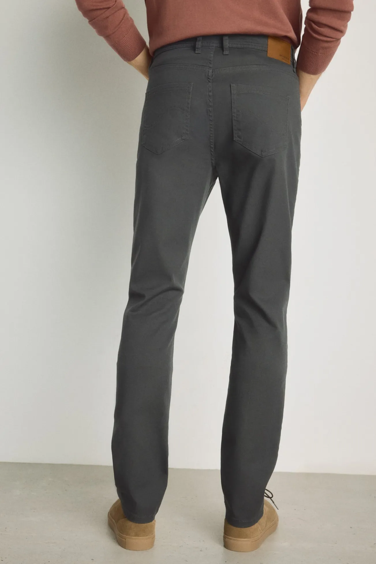 Pantalón 5 bolsillos color