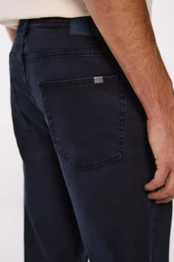 Pantalón 5 bolsillos color lavado slim fit