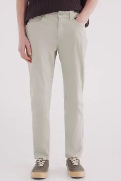 Pantalón 5 bolsillos estructura slim fit