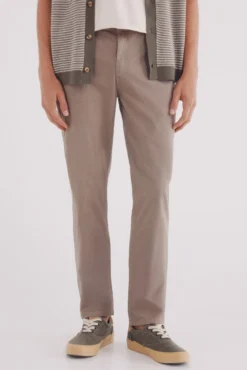 Pantalón 5 bolsillos estructura slim fit