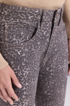 Pantalón 5 bolsillos leopardo