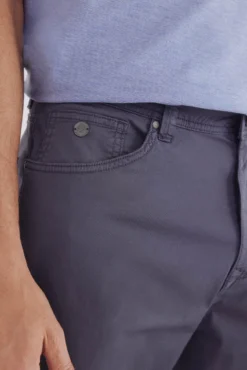 Pantalón 5 bolsillos ligero lavado slim fit