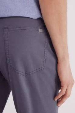 Pantalón 5 bolsillos ligero lavado slim fit