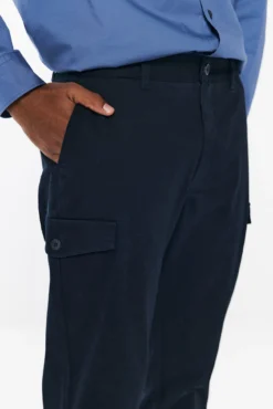 Pantalón cargo confort slim fit