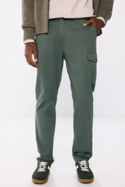 Pantalón cargo confort slim fit