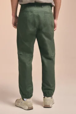 Pantalón cargo confort slim fit