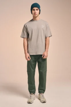 Pantalón cargo confort slim fit