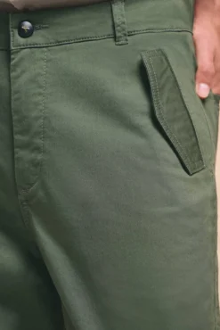 Pantalón cargo confort slim fit