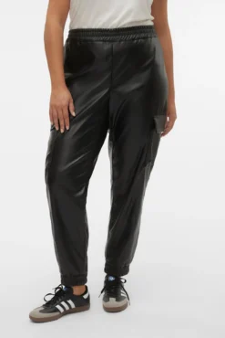 Pantalón cargo efecto piel talla grande