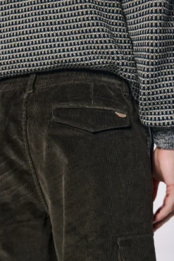 Pantalón cargo pana slim fit