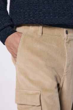 Pantalón cargo pana slim fit