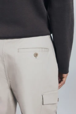 Pantalón cargo slim fit