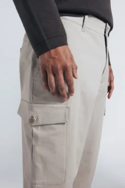 Pantalón cargo slim fit
