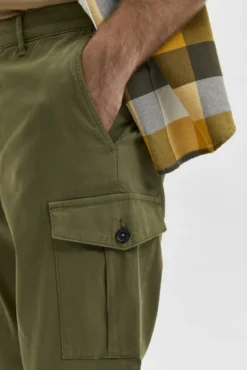 Pantalón cargo slim fit