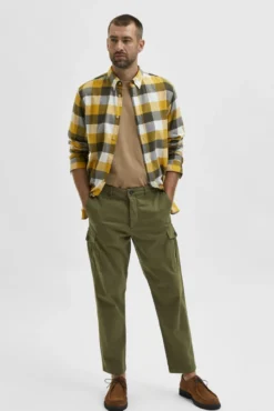 Pantalón cargo slim fit