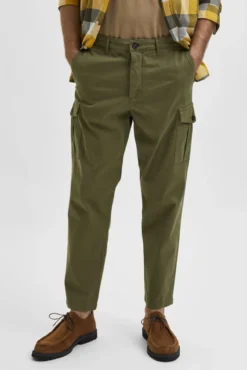 Pantalón cargo slim fit